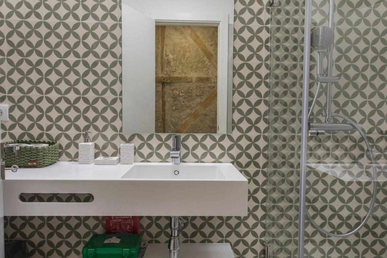 Lovelystay - Vintage Flat Near Santa Justa Elevator! Lisbon Exterior photo