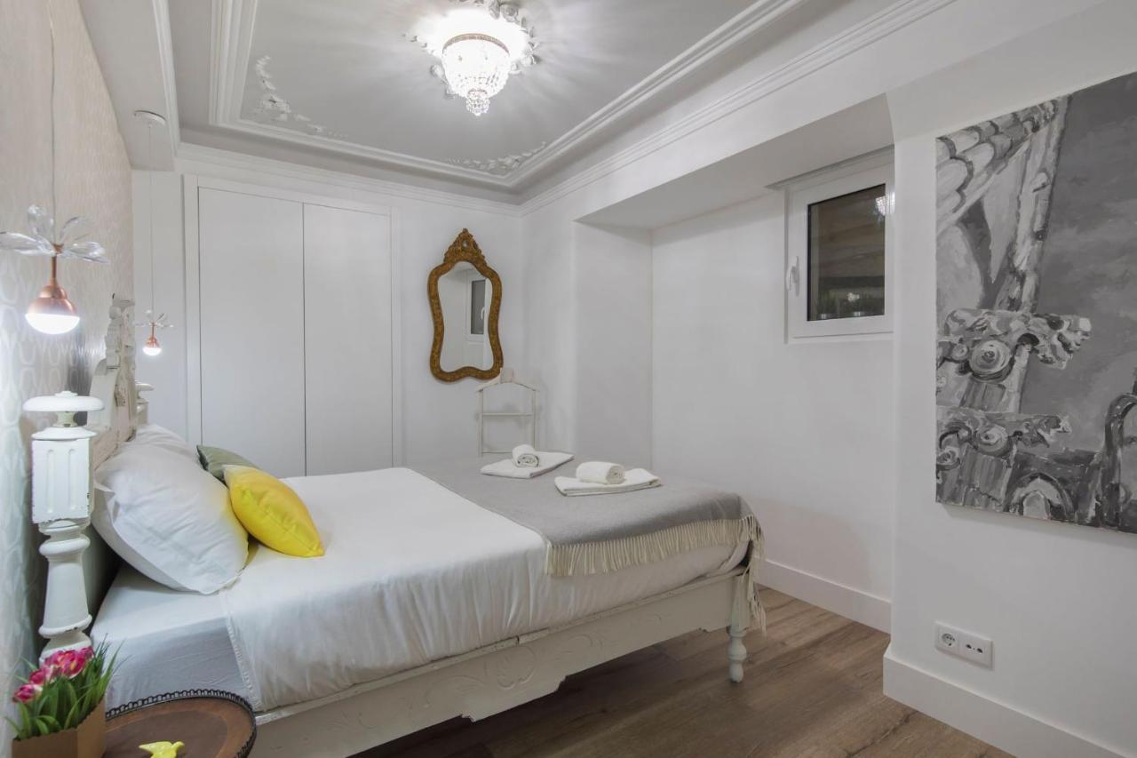Lovelystay - Vintage Flat Near Santa Justa Elevator! Lisbon Exterior photo
